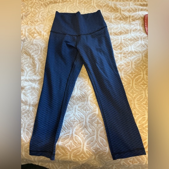 Lululemon High-Rise Blue Patterned Leggings | Size 6 - Picture 2 of 5